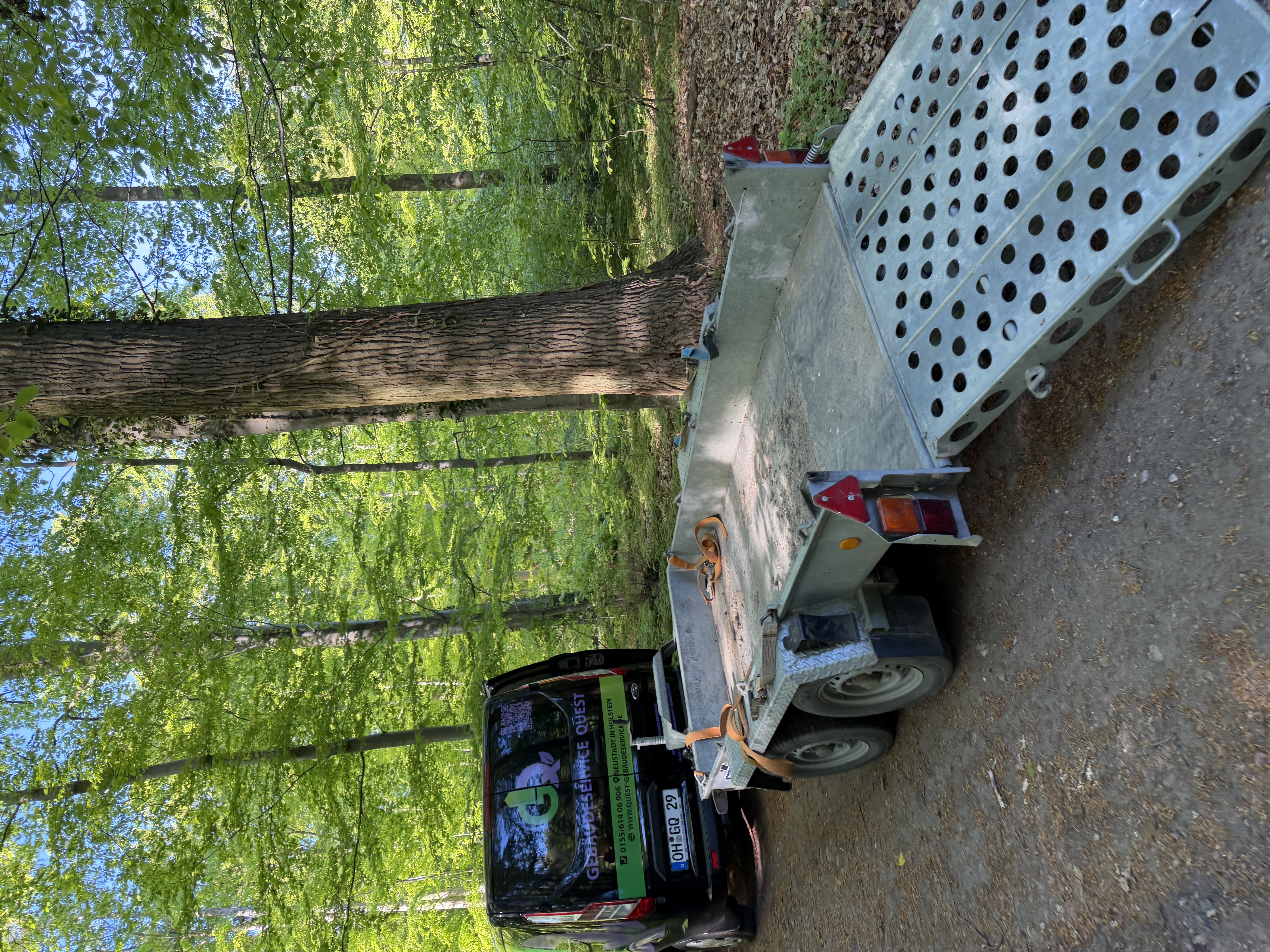 Quest Gebäudeservice Transporter mit Anhänger
